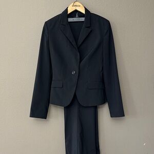 Express Elegant Black pant suit perfect for the office or a night out